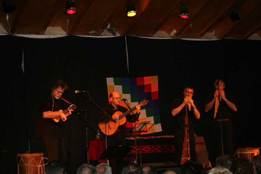 Le groupe Kinua en concert lors de la septième édition d'Histoires d'Amériques latines à la CachardeSaint-Péray (07) le 09 février 2008 