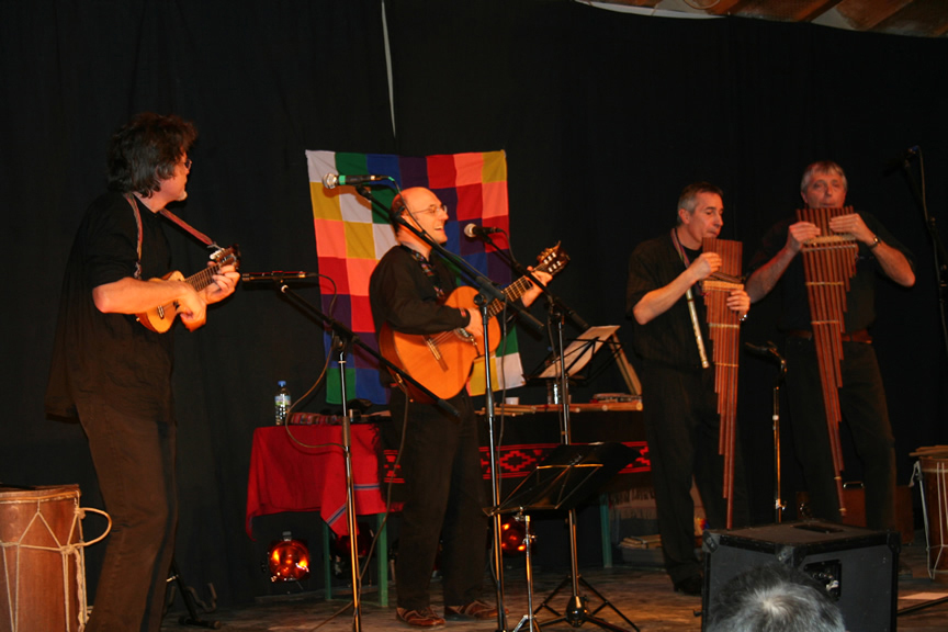 Le groupe Kinua en concert lors de la septième édition d'Histoires d'Amériques latines à la CachardeSaint-Péray (07) le 09 février 2008 
